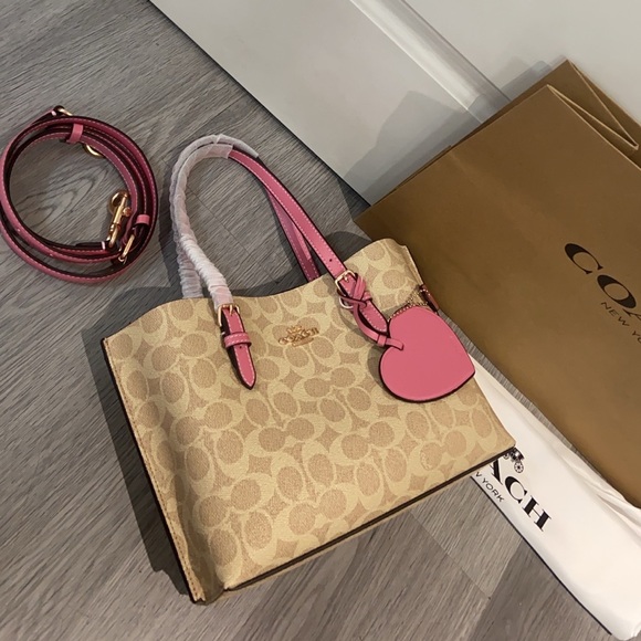 💗💗Coach Pink Signature Canvas Crossbody Tote - Picture 4 of 8